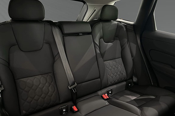 Volvo XC60 10 of 17