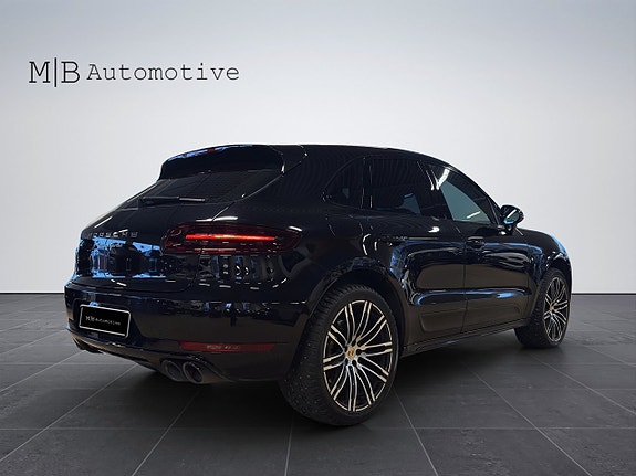 Porsche Macan Turbo 6 of 21
