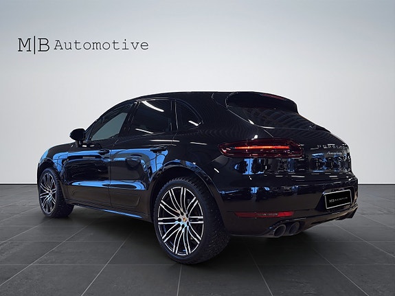Porsche Macan Turbo 4 of 5