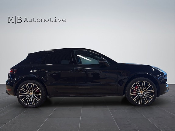 Porsche Macan Turbo 7 of 21