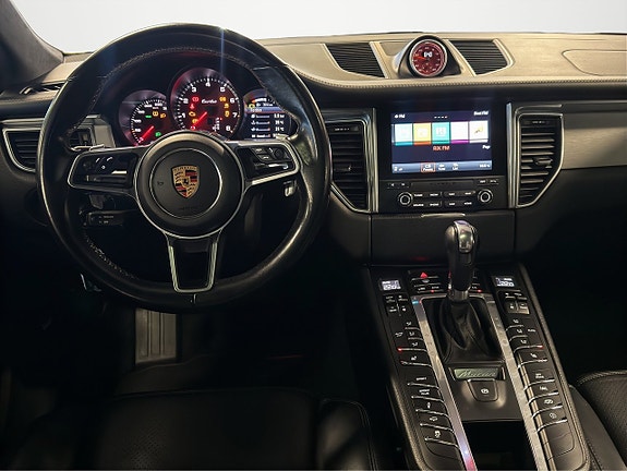 Porsche Macan Turbo 13 of 21