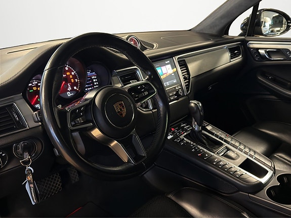 Porsche Macan Turbo 12 of 21