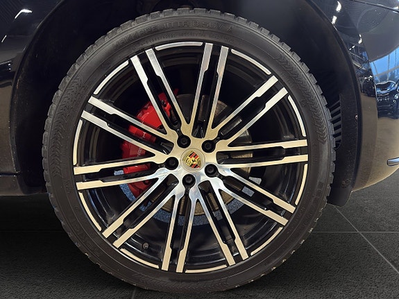 Porsche Macan Turbo 21 of 21