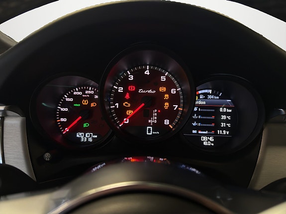 Porsche Macan Turbo 11 of 21