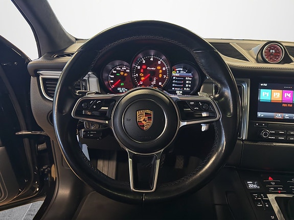Porsche Macan Turbo 10 of 21