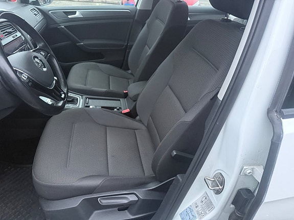 Volkswagen Golf VII 6 of 10