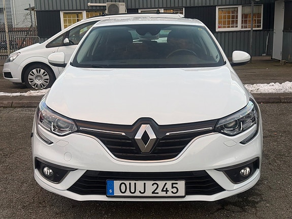 Renault Megane IV 3 of 5
