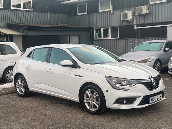 Renault Megane IV 2 of 5