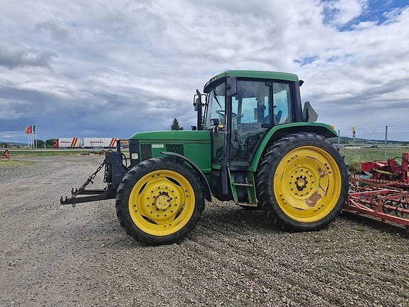 John Deere 6210