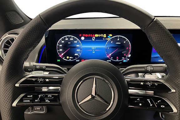 Mercedes-Benz GLB220 d 11 of 26