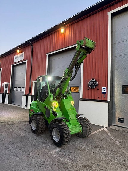 Avant 640 med hytt, ny planerskopa och nya pallgafflar