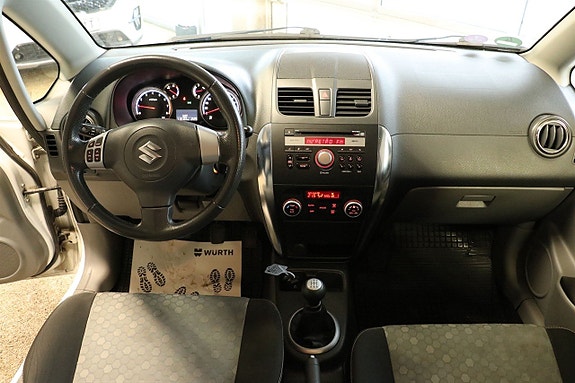 Suzuki SX4 8 of 15