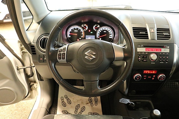 Suzuki SX4 9 of 15