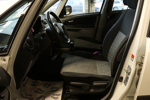 Suzuki SX4 5 of 5