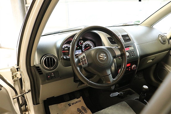 Suzuki SX4 6 of 15