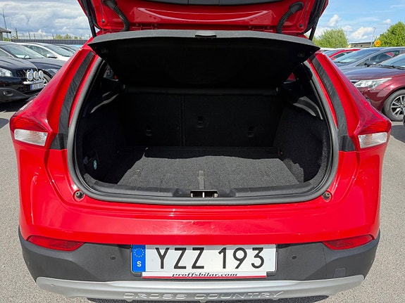 Volvo V40 Cross Country 9 of 19
