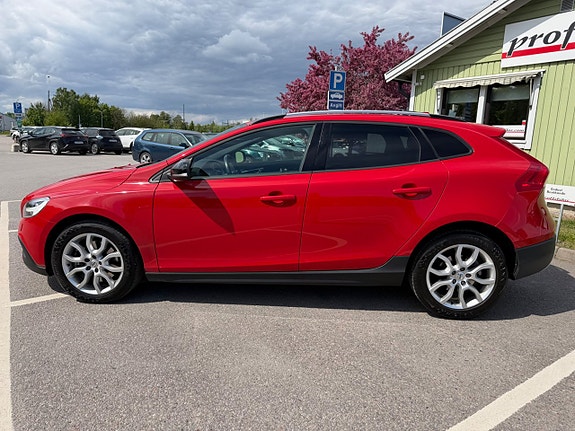 Volvo V40 Cross Country 2 of 19