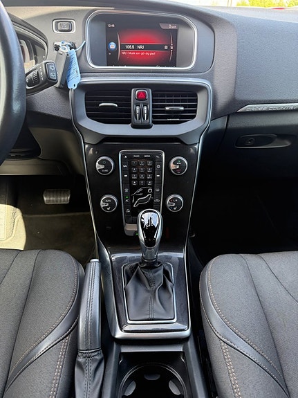 Volvo V40 Cross Country 17 of 19