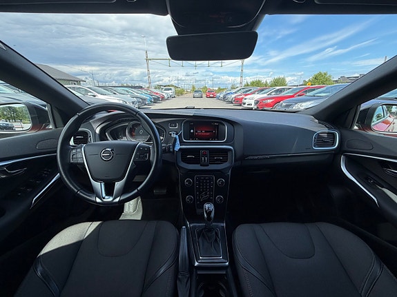 Volvo V40 Cross Country 14 of 19