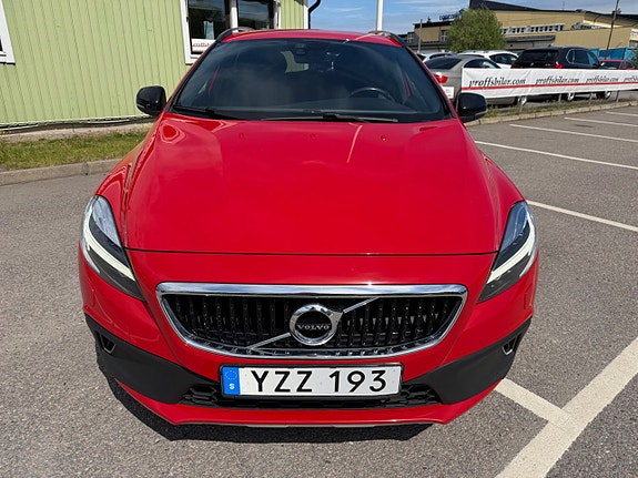 Volvo V40 Cross Country 8 of 19