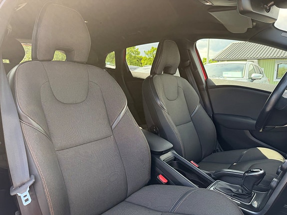 Volvo V40 Cross Country 12 of 19