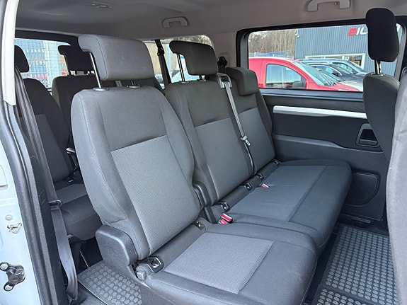 Peugeot Traveller 11 of 16