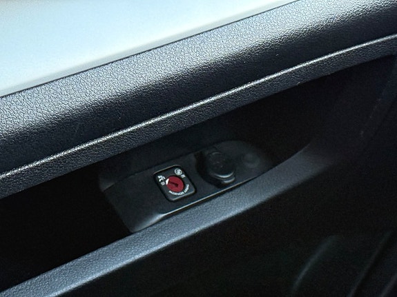 Peugeot Traveller 16 of 16