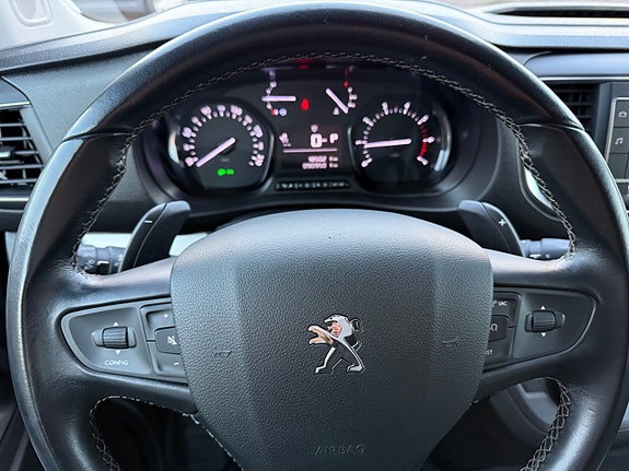Peugeot Traveller 15 of 16