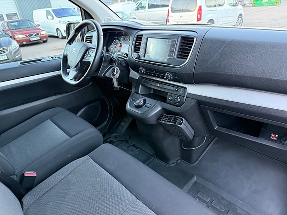 Peugeot Traveller 10 of 16
