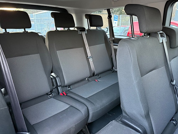 Peugeot Traveller 12 of 16