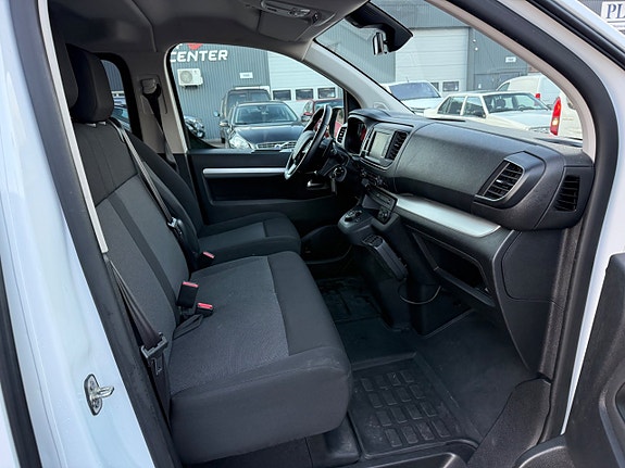 Peugeot Traveller 9 of 16