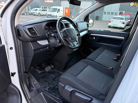 Peugeot Traveller 8 of 16