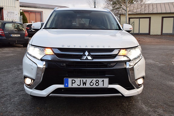 Mitsubishi Outlander 2 of 22