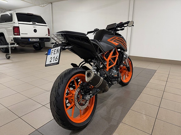 KTM DUKE 125  A1 / ABS / 1-Ägare / 1300Mil / Nyservad 4 of 6