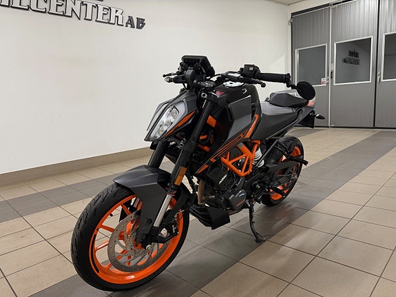 KTM DUKE 125  A1 / ABS / 1-Ägare / 1300Mil / Nyservad 2 of 6