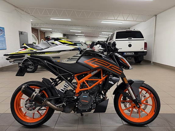 KTM DUKE 125  A1 / ABS / 1-Ägare / 1300Mil / Nyservad 5 of 6
