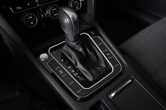 Volkswagen Passat 15 of 17