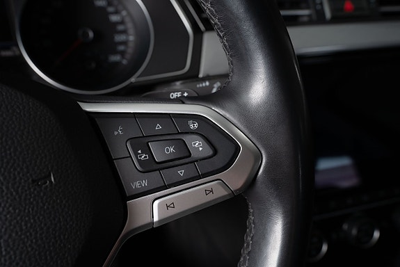 Volkswagen Passat 12 of 17