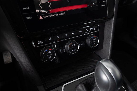 Volkswagen Passat 14 of 17