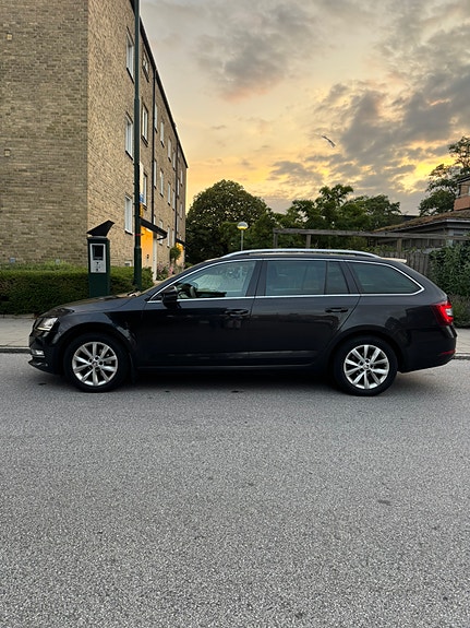 Skoda Octavia 3 of 5