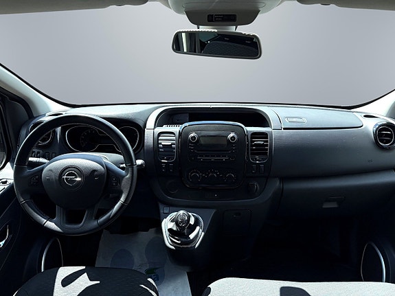 Opel Vivaro 9 of 10