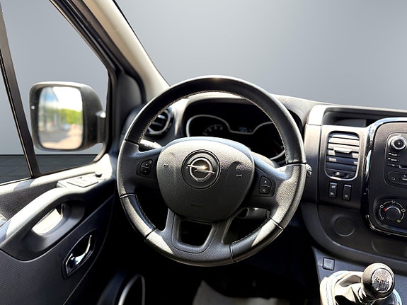 Opel Vivaro 10 of 10