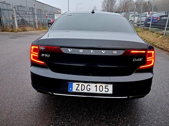Volvo S90 4 of 5