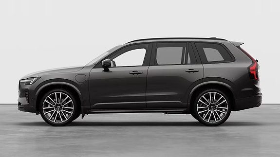 Volvo XC90 2 of 10