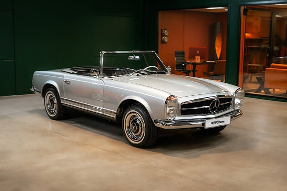 Mercedes-Benz 230 SL 2 of 5