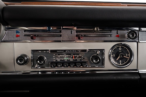 Mercedes-Benz 230 SL 19 of 27