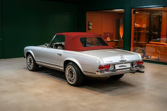 Mercedes-Benz 230 SL 3 of 5