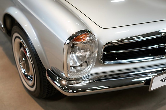 Mercedes-Benz 230 SL 11 of 27