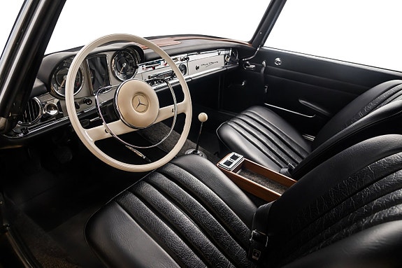 Mercedes-Benz 230 SL 15 of 27