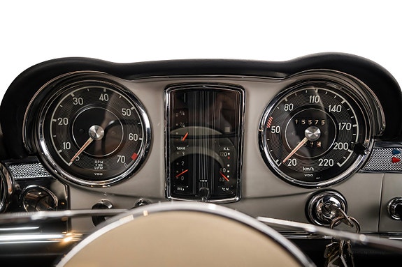 Mercedes-Benz 230 SL 17 of 27